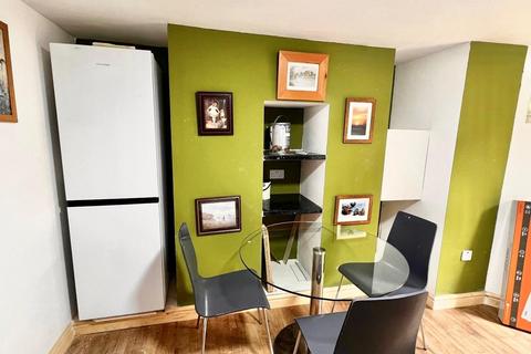 1 bedroom flat to rent, Kensington Avenue, MANCHESTER, M14