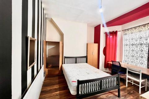 5 bedroom house to rent, Kensington Avenue, MANCHESTER, M14