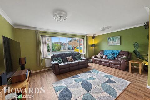 4 bedroom detached house for sale, Kestrel Close, Bradwell