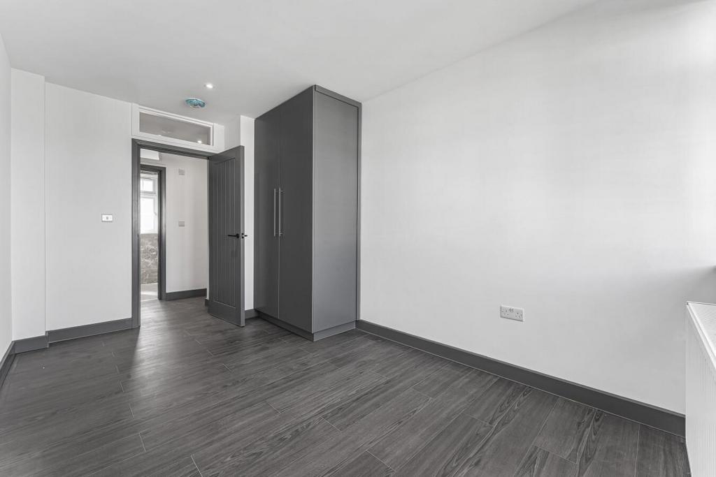 Bedroom ALT 2.jpg