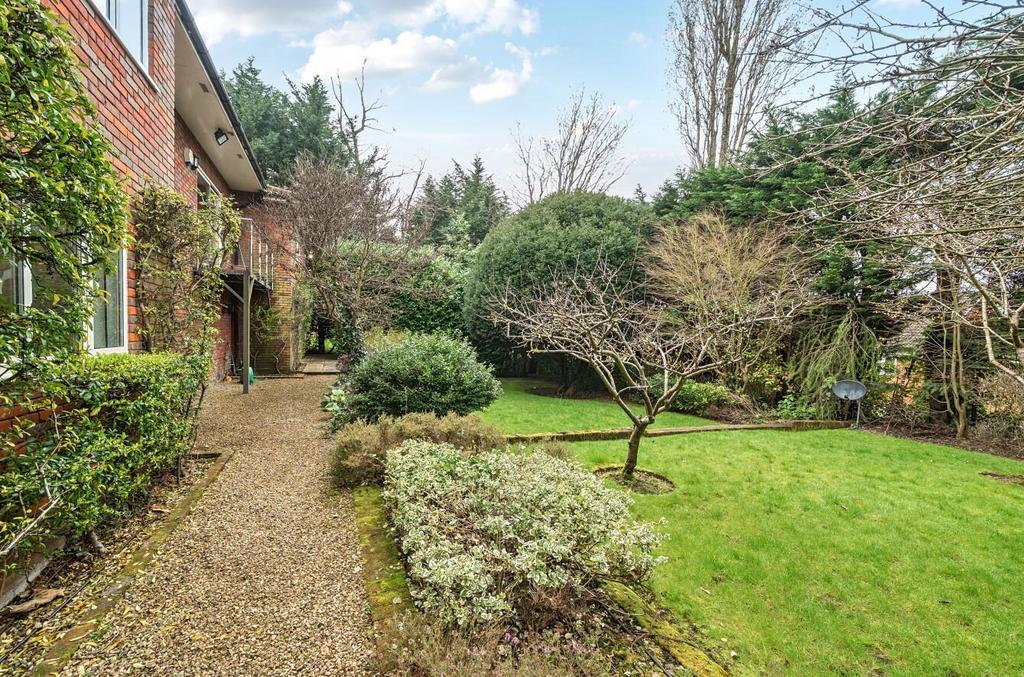 Davidson Frost-Wellings, DFW, Barnet Lane, Elstree