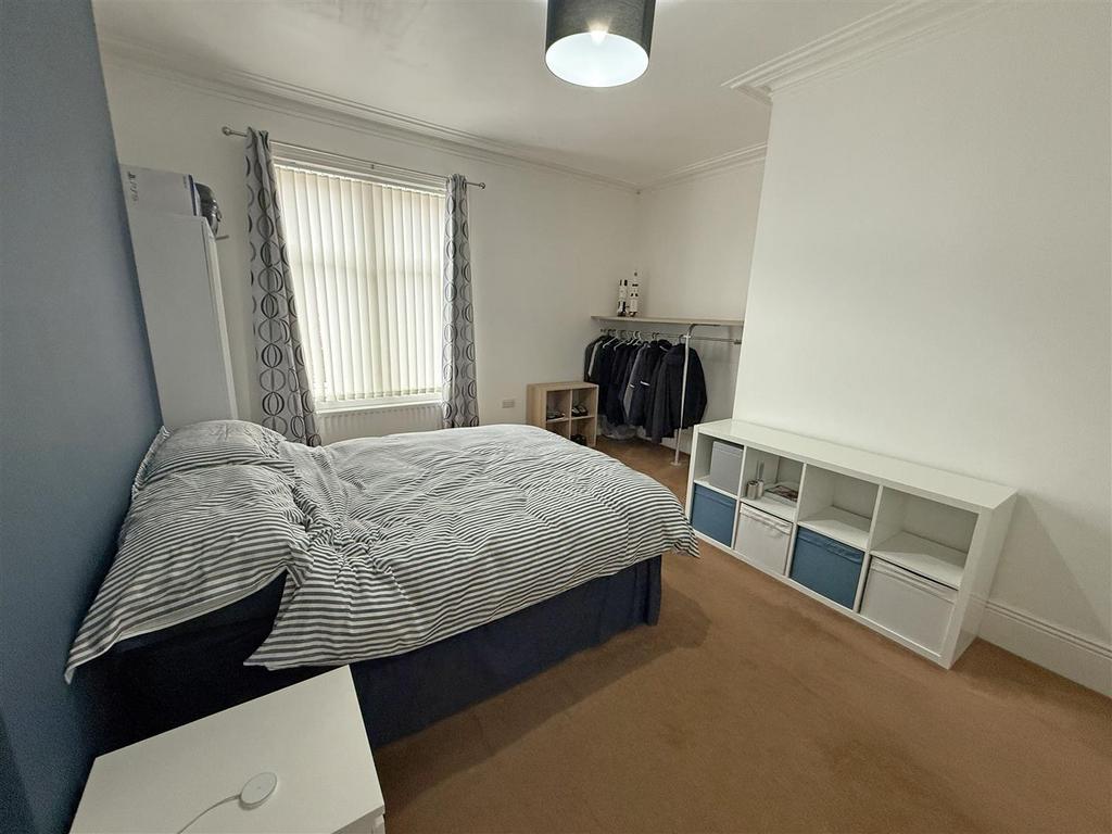 Bedroom 1.jpg