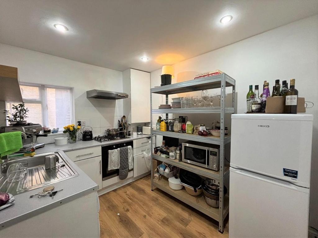 Kitchen bright.jpg