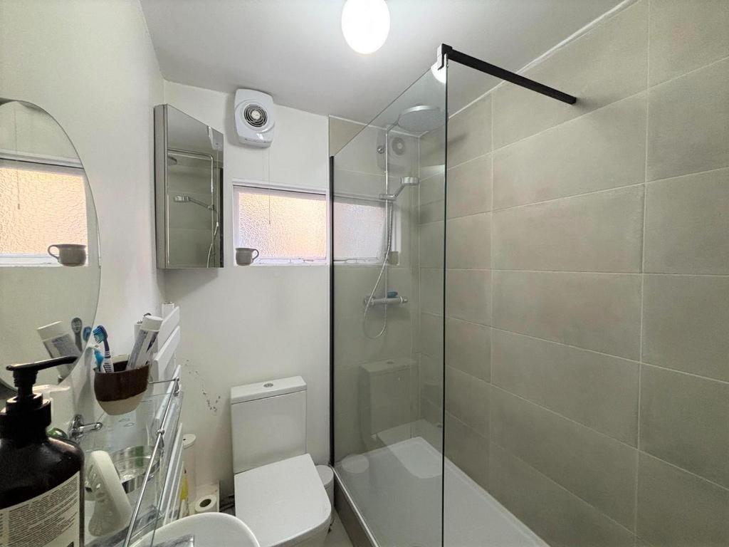 Bathroom bright.jpg