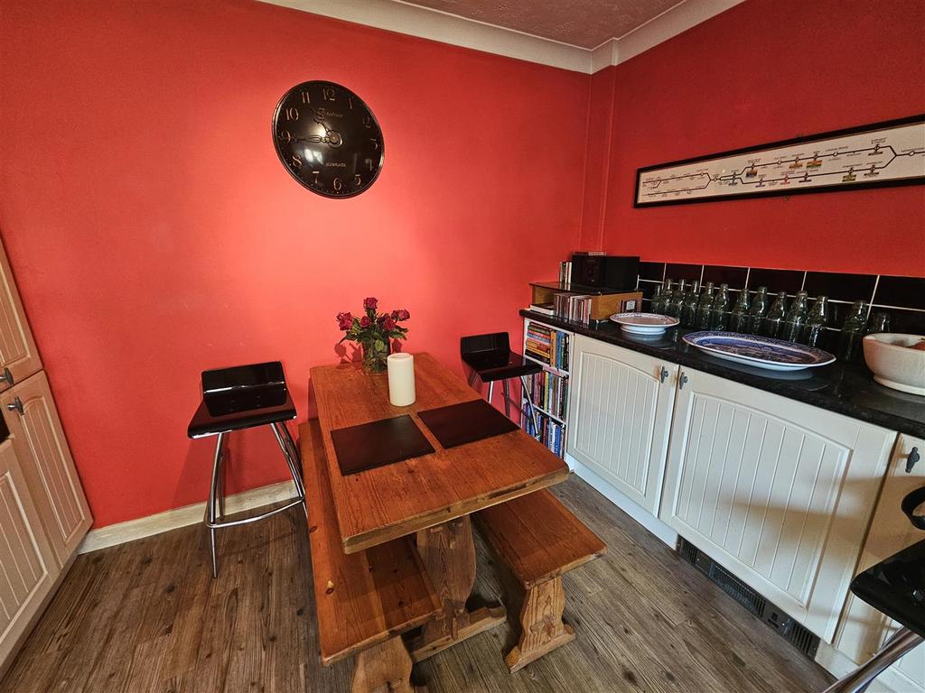 Breakfast Area.jpg