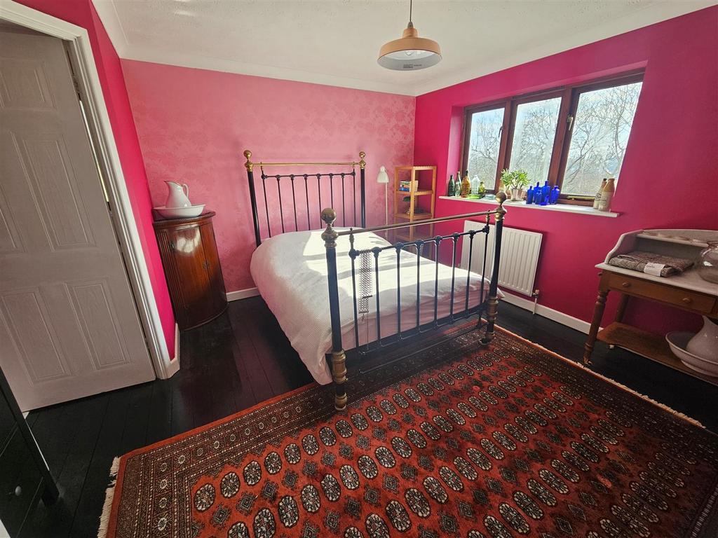 Bedroom 1.jpg