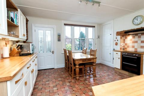 4 bedroom house for sale, City Lane, SY22 6RJ.