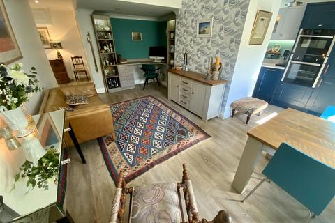 2 bedroom flat for sale, Brunswick Terrace, Hove