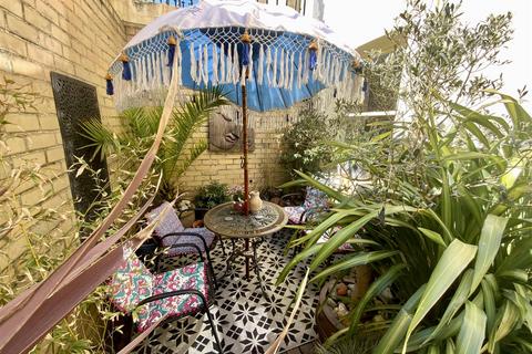 2 bedroom flat for sale, Brunswick Terrace, Hove