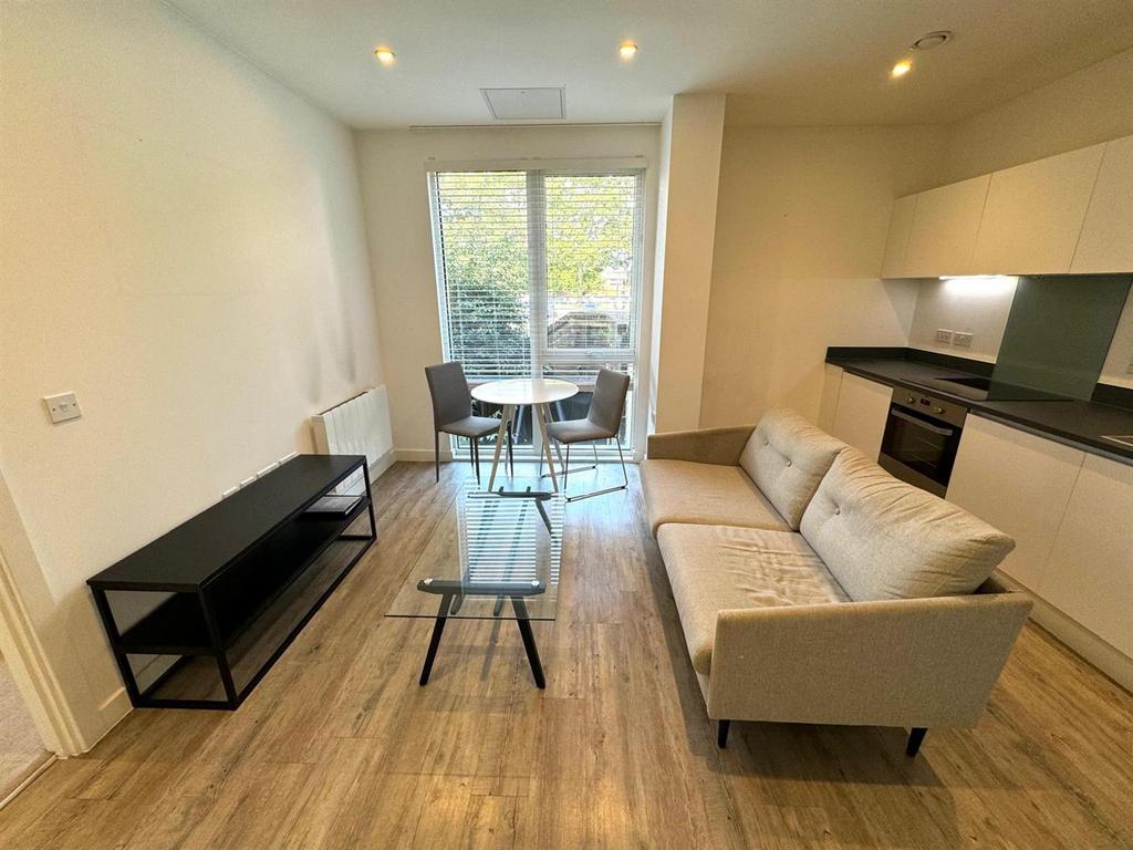 Living Rm pic 3.jpg