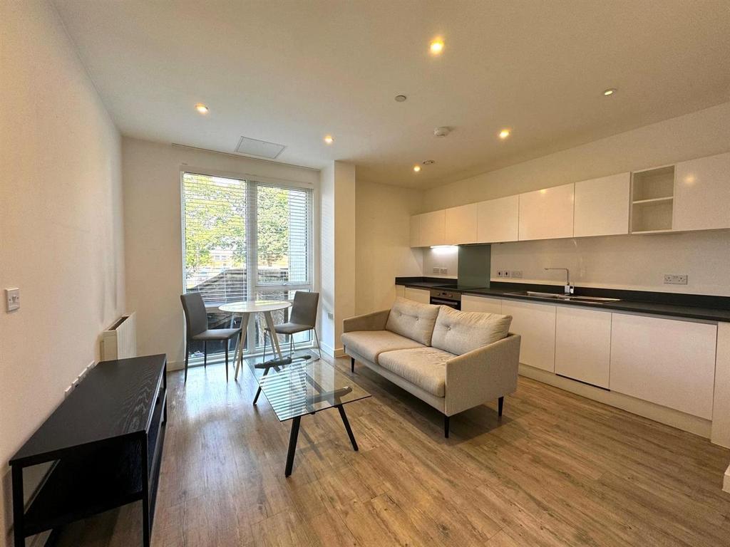 Living Rm pic 2.jpg