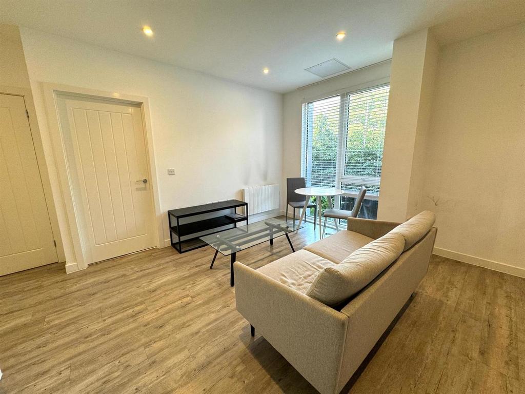 Living Rm pic 5.jpg