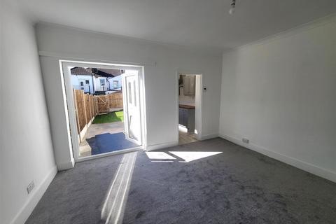2 bedroom terraced house to rent, Stanhope Road, Strood
