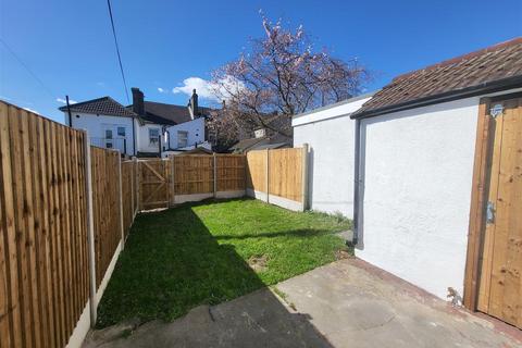 2 bedroom terraced house to rent, Stanhope Road, Strood