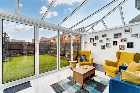 4 bedroom semi-detached house for sale, St. Peters Walk, Widnes WA8