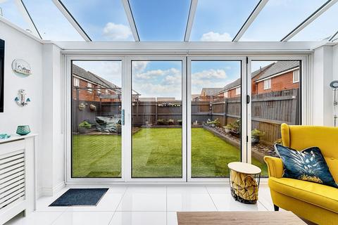 4 bedroom semi-detached house for sale, St. Peters Walk, Widnes WA8