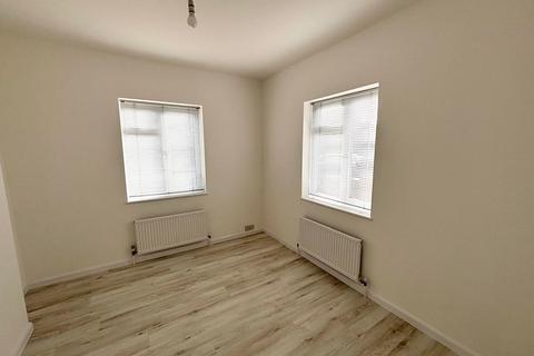 undefined, New Road, Shepperton, TW17