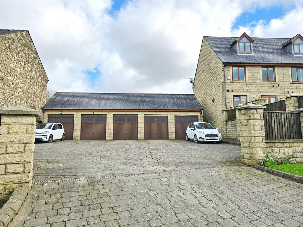 Gragae &amp; Driveway