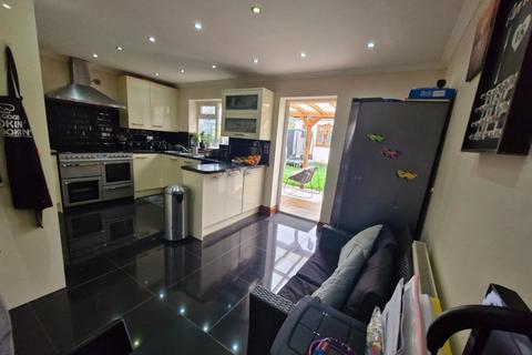 3 bedroom house for sale, Winterbourne Road, Dagenham RM8