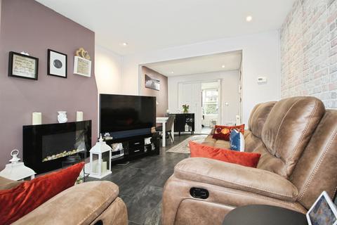 3 bedroom terraced house for sale, Langley Place, Leeds