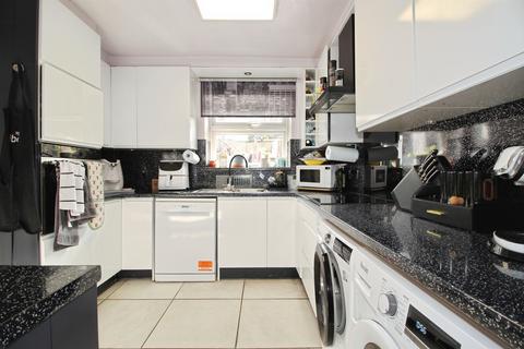 3 bedroom terraced house for sale, Langley Place, Leeds