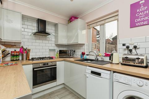 3 bedroom terraced house for sale, Kennet Close, Aylesbury