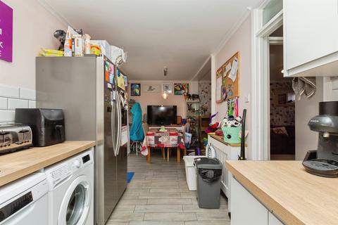 3 bedroom terraced house for sale, Kennet Close, Aylesbury
