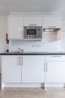 Studio to rent, Flat 13 51 Talgarth Road
