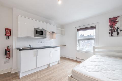 Studio to rent, Flat 13 51 Talgarth Road
