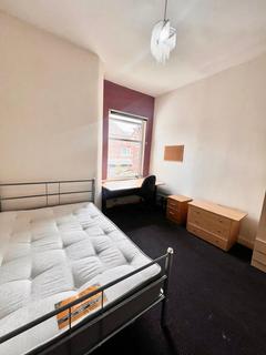 5 bedroom terraced house to rent, Kensington Avenue, MANCHESTER, M14