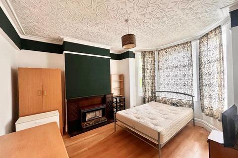5 bedroom house share to rent, Kensington Avenue, MANCHESTER, M14