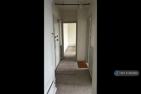 1 bedroom flat to rent, West Kensington Court, West London, W14