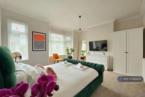 3 bedroom end of terrace house to rent, Raleigh Road, Coventry, CV2
