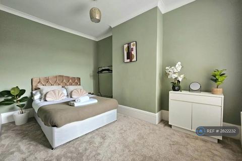 3 bedroom end of terrace house to rent, Raleigh Road, Coventry, CV2