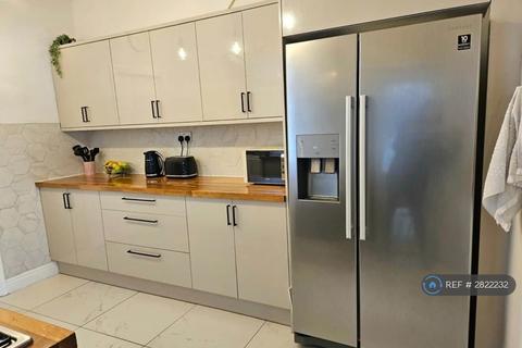 3 bedroom end of terrace house to rent, Raleigh Road, Coventry, CV2