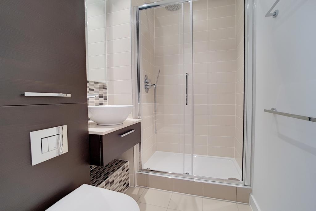 12 Master Ensuite 1