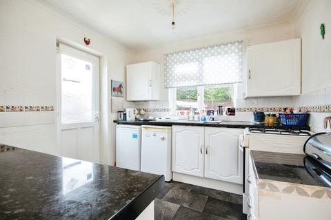 2 bedroom detached bungalow for sale, Leeson Drive, Ferndown