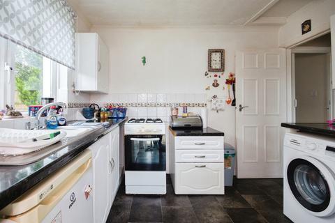 2 bedroom detached bungalow for sale, Leeson Drive, Ferndown