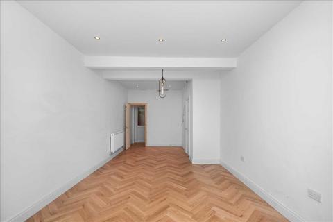2 bedroom terraced house to rent, Oakwood Avenue, Mitcham