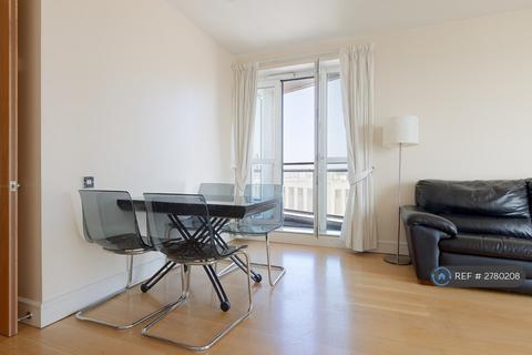 2 bedroom flat to rent, Berkeley Tower, London, E14