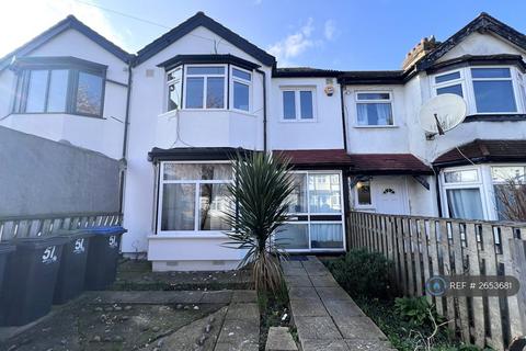 3 bedroom terraced house to rent, Bromley Road, London, N18