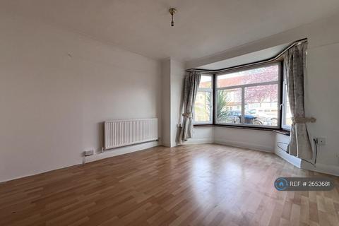 3 bedroom terraced house to rent, Bromley Road, London, N18