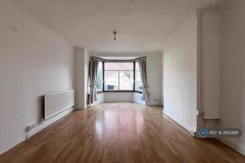 3 bedroom terraced house to rent, Bromley Road, London, N18