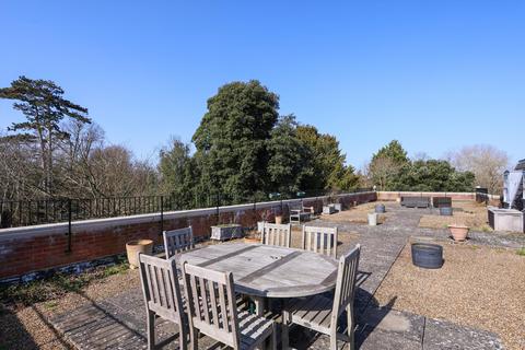 3 bedroom flat for sale, Molesey Park Road, East Molesey, Surrey KT8