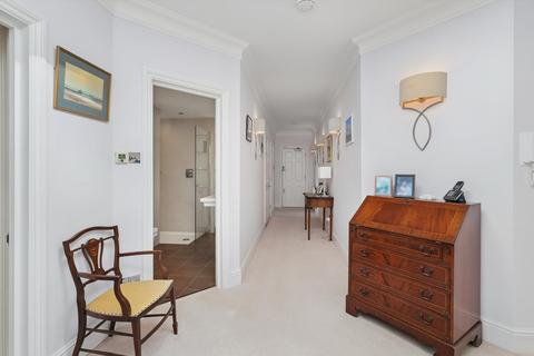 3 bedroom flat for sale, Molesey Park Road, East Molesey, Surrey KT8