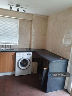 3 bedroom semi-detached house to rent, Regis Heath Road, Rowley Regis, B65