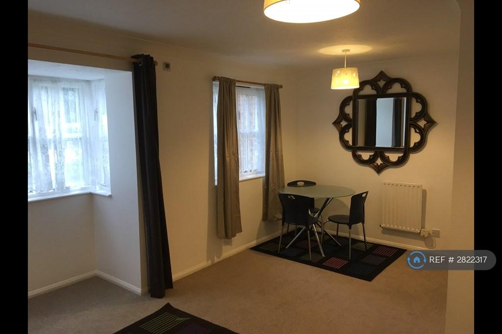 Lounge / Diner - Full Redec + New Carpet