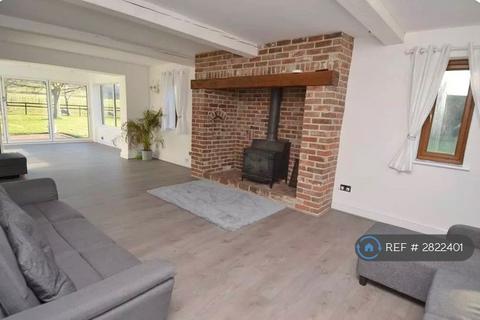 6 bedroom detached house to rent, Denstroude Lane, Denstroude, Canterbury, CT2