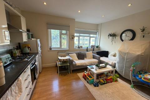 2 bedroom flat to rent, Bathurst Walk, Iver, SL0