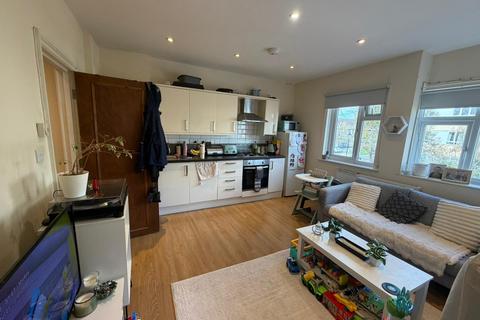 2 bedroom flat to rent, Bathurst Walk, Iver, SL0
